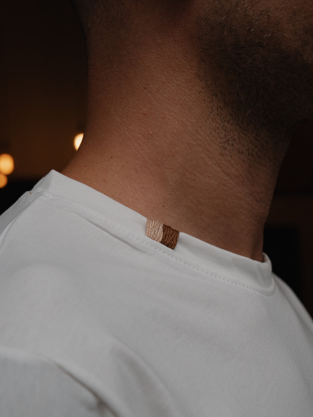T-SHIRT CON TASCHINO A CONTRASTO