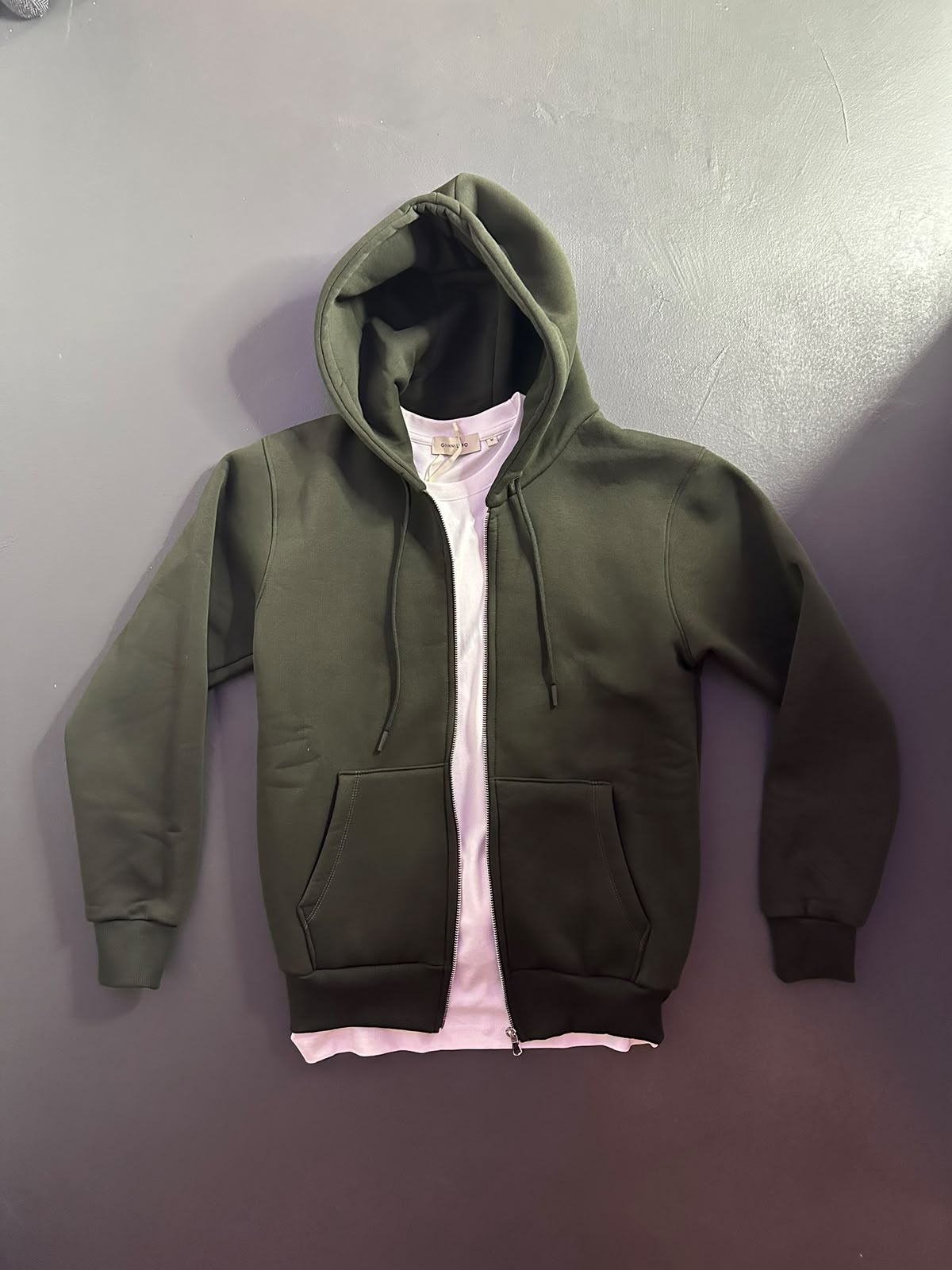 FELPA CON CAPPUCCIO E ZIP
