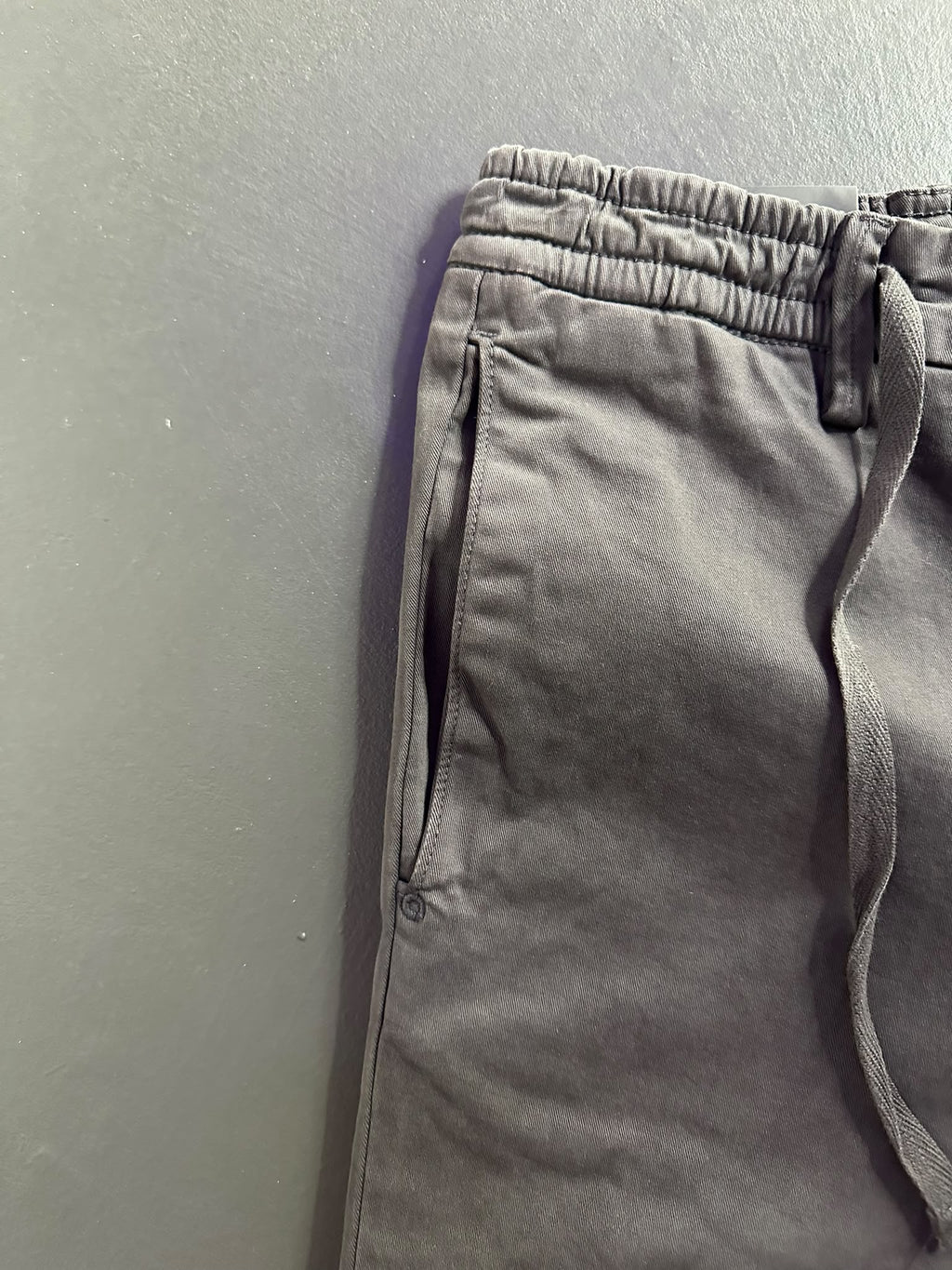 PANTALONE SLIM FIT CON COULISSE